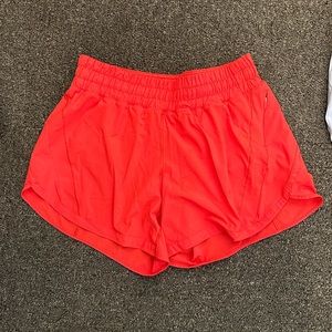 Lululemon Mid Rise lined Track That 5” short